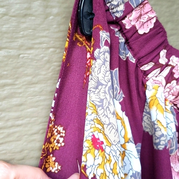 Ali & Jay Jade Plum Purple Floral Print Off-the-Shoulder lined top LULUs - Picture 6 of 12